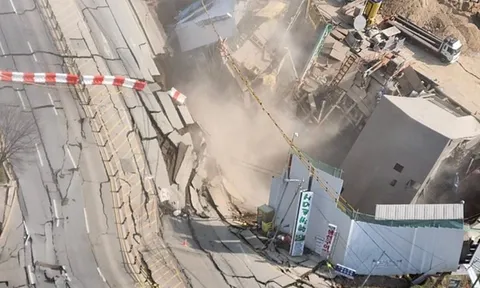 Sập công trình tàu điện ngầm đang xây dựng, ít nhất 2 công nhân mất liên lạc