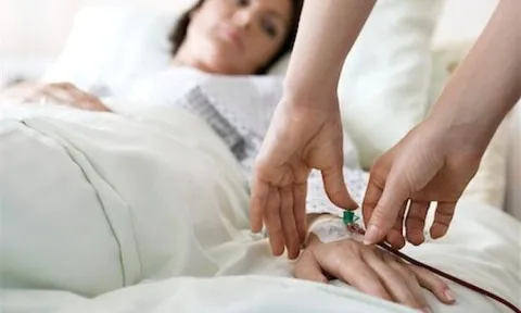 Bị y tá truyền nhầm cà phê sữa vào tĩnh mạch, bệnh nhân tử vong thương tâm