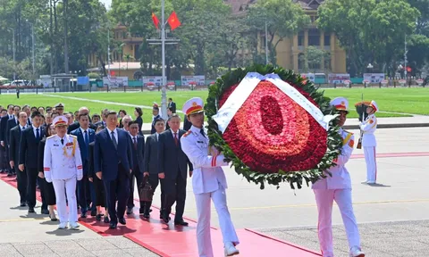 Tổng Bí thư, Chủ tịch nước Trung Quốc Tập Cận Bình vào Lăng viếng Chủ tịch Hồ Chí Minh