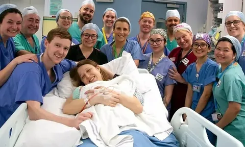 Phép màu: Người mẹ không có tử cung sinh con gái khỏe mạnh, biết ơn cuộc đời