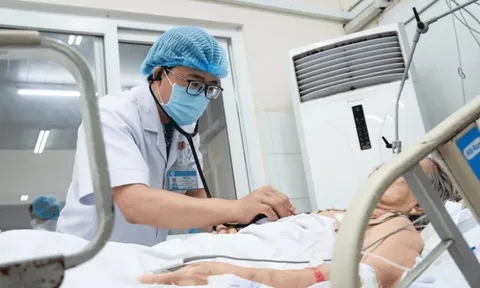 Cụ bà 85 tuổi suýt mất mạng chỉ vì một miếng xoài, bác sĩ cảnh báo