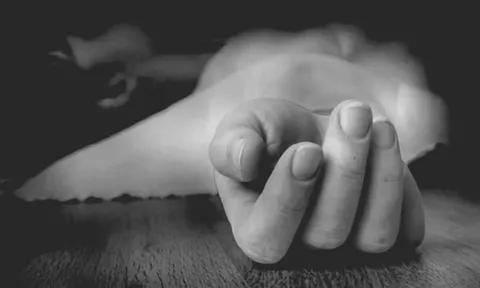 Nghẹn ngào, bật khóc gọi cho em rể khi mở cánh cửa khóa kín và phát hiện em gái trong trạng thái đau lòng