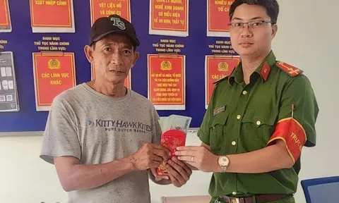 Nhặt được 22,5 triệu đồng, người bán bánh mì đứng chờ nhiều ngày để tìm chủ nhân