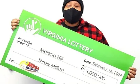 Tá hỏa phát hiện tờ vé số "ngủ quên" suốt 2 tháng trong tủ trúng độc đắc bạc tỷ