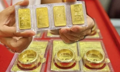 Giá vàng vọt lên mốc 111 triệu đồng/lượng