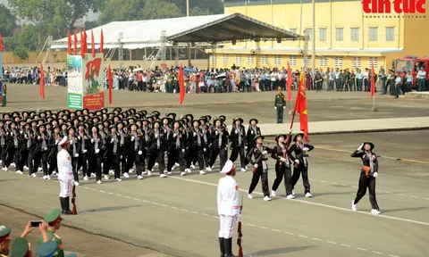 Ngắm những 'bông hồng thép' luyện diễu binh tại sân bay Biên Hòa