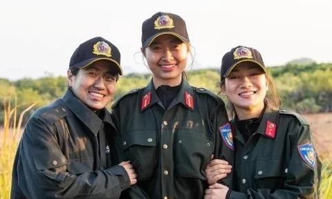 Thao trường khắc nghiệt và ý chí của những "bông hồng thép" chống khủng bố