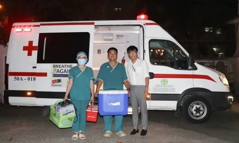 Bế con gái 21 tháng tuổi, chạy xe máy gần 300 km từ Đắk Nông đến Bệnh viện Nhi đồng 2 để ghép gan