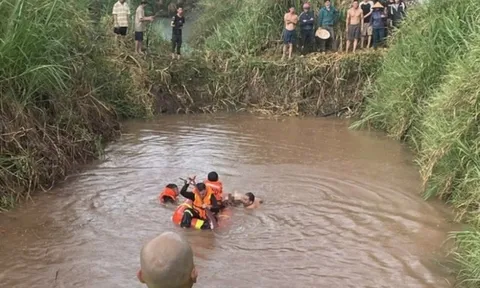 Thương tâm: 4 học sinh rủ nhau đi tắm ao, 2 em đuối nước tử vong