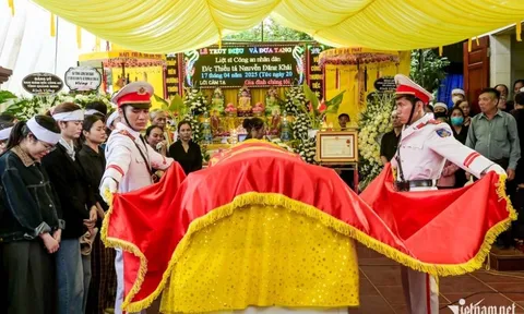 Nghẹn ngào tiễn đưa Thiếu tá Nguyễn Đăng Khải về đất mẹ