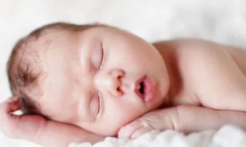 Không hề mê tín, đứa trẻ đến để "trả ơn" hay "đòi nợ", sự khác biệt quá lớn ngay từ lúc vừa chào đời