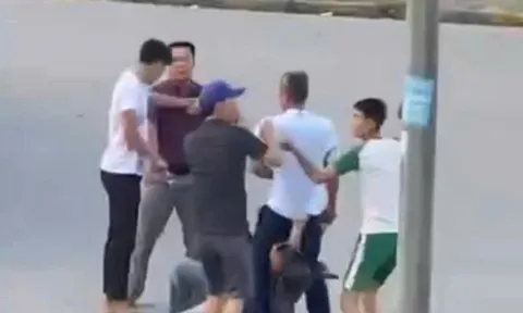 Tài xế, phụ xe khách bị đánh hội đồng dã man giữa đường ở Nghệ An: Nguyên do vì đâu?