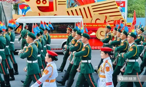 Những nụ cười rạng rỡ như niềm vui vỡ òa của ngày Thống nhất đất nước từ 50 năm trước