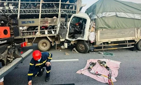 Tai nạn giao thông kinh hoàng ở Thanh Hóa, tài xế và phụ xe tử vong thương tâm