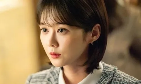 Con khoe được người lạ tặng hộp quà, mở nó ra tôi run rẩy, cấm con ra khỏi nhà