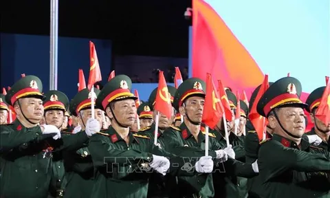 Rạng ngời niềm tự hào trong đội hình diễu hành ngày đại lễ