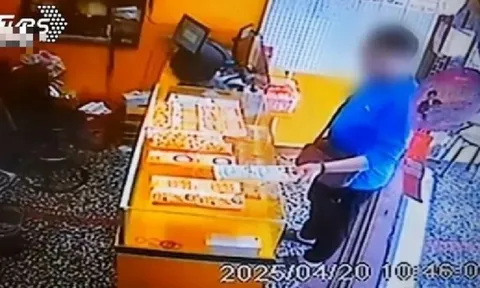 Chủ quán chết lặng khi nhờ bạn trông cửa hàng chốc lát để đi mua cơm trưa, check camera ghi lại cảnh khó tin