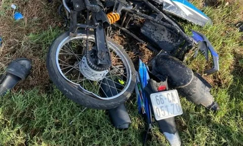 Hiện trường thương tâm vụ xe chở rác va chạm xe máy, 2 người tử vong ở Long An