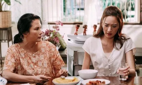 Trời nắng nóng nhưng con dâu ngày nào cũng ăn mặc kín bưng, mẹ chồng lén nhìn thì gục ngã