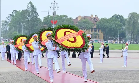 Lãnh đạo Đảng, Nhà nước vào Lăng viếng Chủ tịch Hồ Chí Minh nhân kỷ niệm 50 năm Ngày Giải phóng miền Nam, thống nhất đất nước