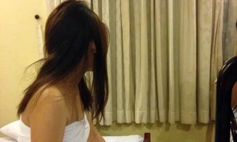 "Tú bà" bị bắt khi đứng chờ "chân dài" hành sự, môi giới cho "Hoa khôi" và "Á khôi" bán dâm 7.000 USD và 14.000 USD/2 ngày