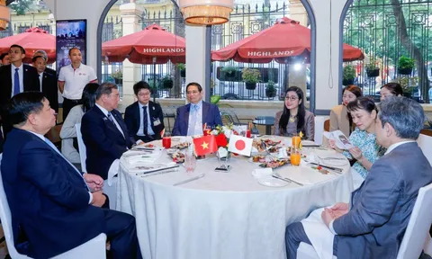 Thủ tướng Phạm Minh Chính và Thủ tướng Nhật Bản thăm Bảo tàng Lịch sử Quốc gia