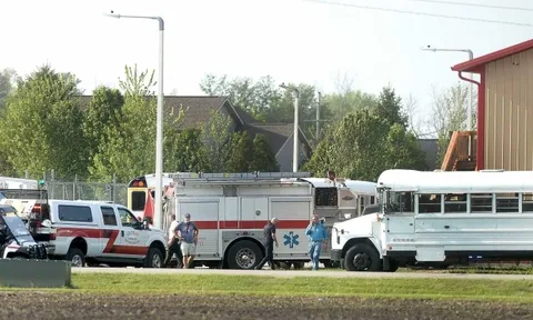 Thương tâm: Lao xe vào trại hè ở Mỹ, 4 trẻ em tử vong