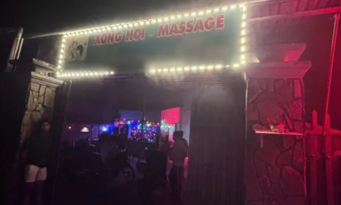 Bắt quả tang 4 nữ tiếp viên mặc "mát mẻ", phục vụ "quý ông" tại cơ sở massage ở Đồng Nai
