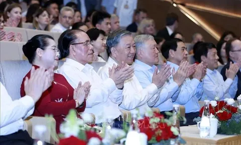 Chương trình nghệ thuật 'Bài ca chiến thắng': Bản hùng ca về lòng yêu nước