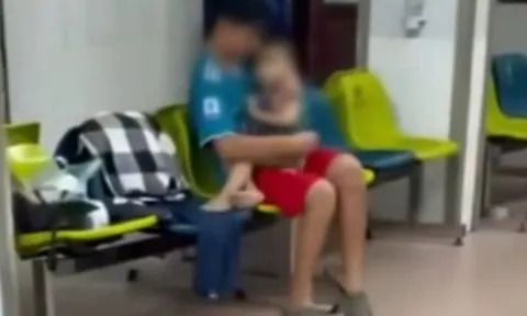 Vụ bác sĩ bị "tố" thờ ơ, yêu cầu đóng đủ tiền mới cấp cứu cho bệnh nhi: Bệnh viện nói chỉ là hiểu lầm!