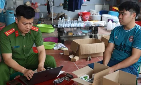 Chủ xưởng sản xuất mỹ phẩm giả bán trên Shopee, Tiktok có lời khai rúng động về thủ thuật "sao y bản chính"