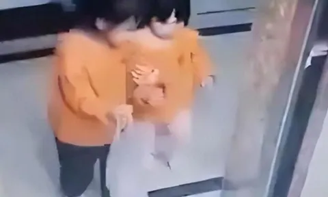 Hai bé gái bị một người phụ nữ đeo mặt nạ đe doạ trong thang máy và cái kết đau lòng