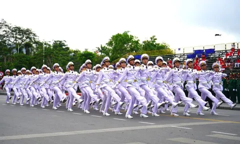 Khoảng 200 cán bộ, chiến sĩ Hải quân diễu binh, diễu hành kỷ niệm 70 năm giải phóng Hải Phòng