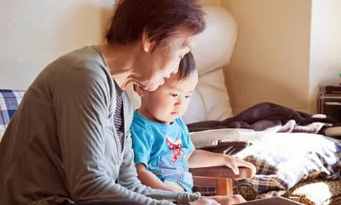Mẹ chồng nhắc nhở chuyện dùng điều hoà, con dâu đáp lại một câu liền khiến bà rối rít cảm ơn