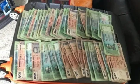 Chiếc vali cũ vừa mua lại ẩn giấu một bí mật khiến người đàn ông "chết ngất"