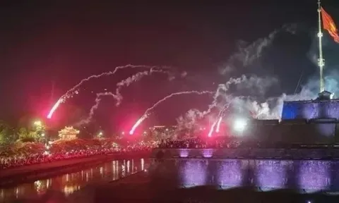 Vì sao hỏa pháo súng thần công 'lạc' vào khán giả ở Huế?