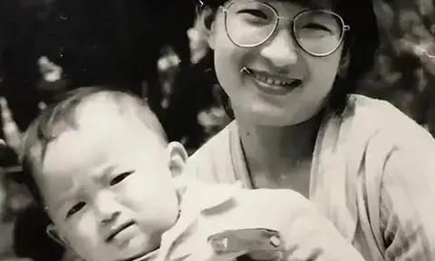 Người mẹ bán hết tài sản tìm con mất tích 32 năm, khi gặp lại con trai nói một câu khiến bà nghẹn ngào