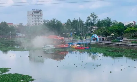 Bất ngờ về nguyên nhân khiến du thuyền trên Vàm Cỏ Tây ở Long An bốc khói