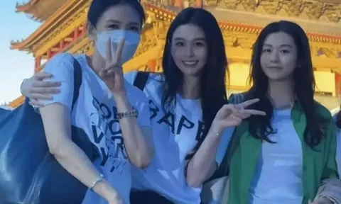 Nữ diễn viên 56 tuổi khiến nhiều người không tin là mẹ của con gái 24 tuổi, được yêu cầu bỏ khẩu trang