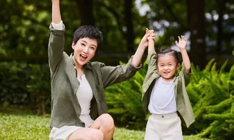 Con gái Á hậu nổi tiếng học cùng lúc 2 trường mẫu giáo, ăn ngủ vệ sinh trên xe, 4 tuổi đạt thành tích khủng