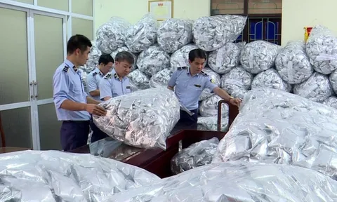 Bắc Ninh: Cận cảnh kho chứa 40.000 gói rong biển trôi nổi không rõ nguồn gốc chuẩn bị ra thị trường