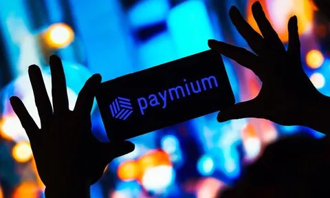 Clip: Giây phút con gái và cháu trai "ông trùm" tiền điện tử giằng co với nhóm bắt cóc giữa phố