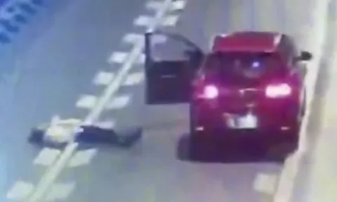 Cô gái lao ra khỏi ô tô nằm giữa cao tốc "ăn vạ", lý do gây sốc liên quan đến bạn trai