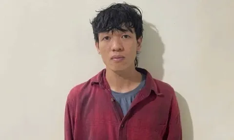 Một nam thanh niên đến cơ quan công an đầu thú sau khi đọc báo, vì lý do này