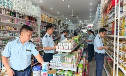 Cận cảnh loạt thực phẩm chức năng, sữa không rõ nguồn gốc vừa bị thu giữ ở Lào Cai