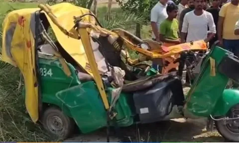 Xe tải tông trực diện xe ba bánh, 6 người thiệt mạng