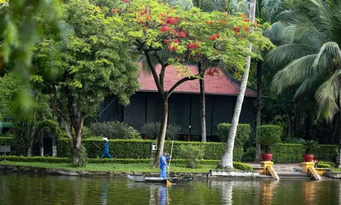 Sáng tháng 5 cùng những người thầm lặng chăm sóc Khu di tích Chủ tịch Hồ Chí Minh tại Phủ Chủ tịch