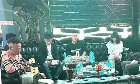 Công an đột kích quán bar Sky, hiện trường thác loạn, nhiều người có hành vi vi phạm pháp luật ngay tại chỗ