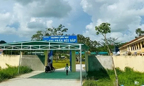 Bắt thầy giáo dạy âm nhạc về tội 'dâm ô' với học sinh lớp 5