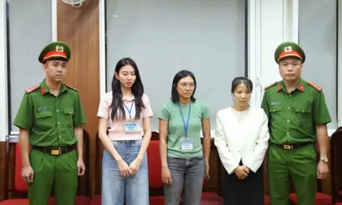 Hoa hậu Thùy Tiên "ve sầu thoát xác" thế nào với trách nhiệm trong vụ kẹo Kera khi đã được trả tiền hoa hồng gần 7 tỷ đồng?